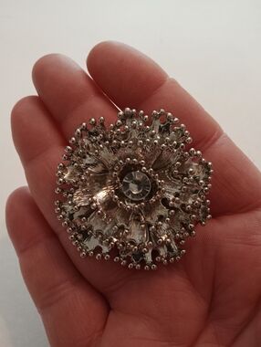 #1190.  Large Silver Toned Flower & Clear Rhinestone, Stretch Adjustable Ring.